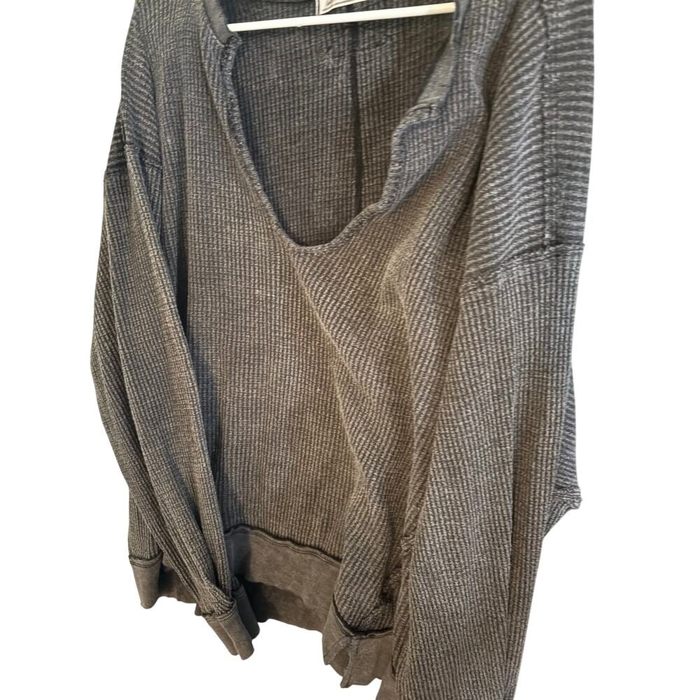 Free People We The Free Oversized Waffle Knit Buttercup Thermal Black XL - Picture 3 of 5